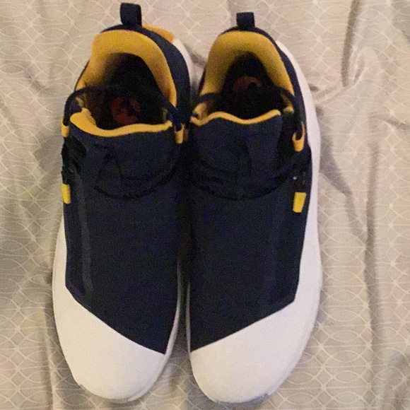 Jordan Other - Jordan jump man hustle sneakers